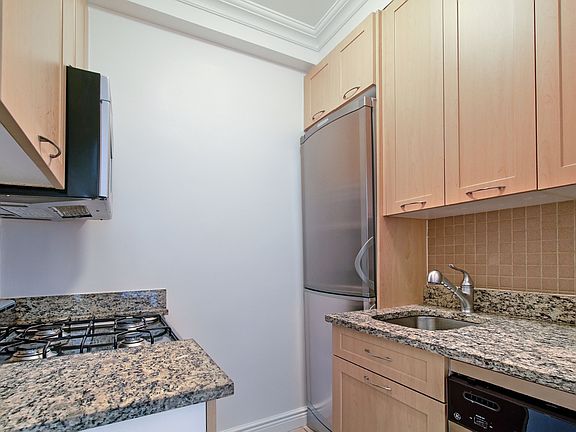 4th image of 20 Park Ave APT 15F