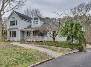 90 Drew Ln, Center Moriches, NY