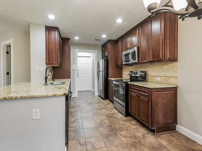 18400 Sunrise Pines Dr — Photo 8