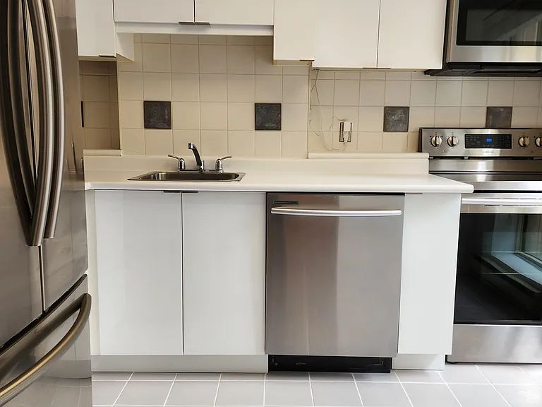 88 Charles St E #211 — Photo 21