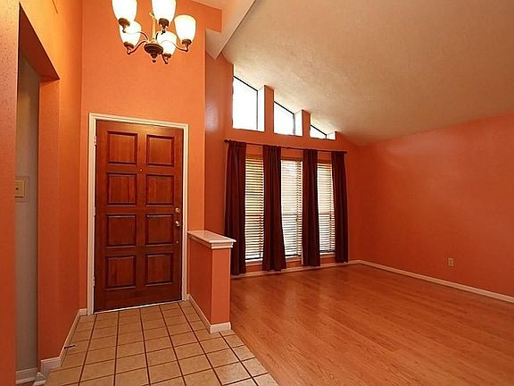 5th image of 10511 Walnut Glen Dr