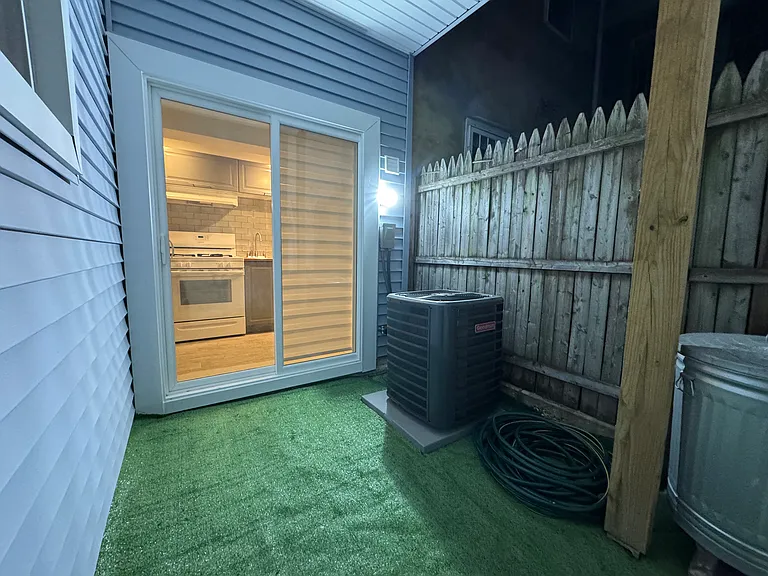 1639 S Hancock St — Photo 16