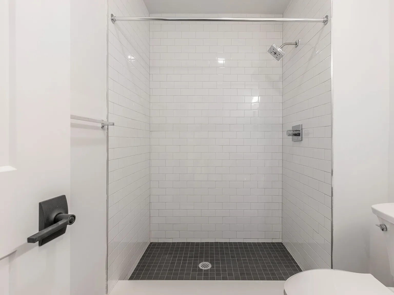2 bed, 1000 sqft, $2,100 — Photo 4