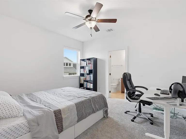 2020 Grey Bark St — Photo 28