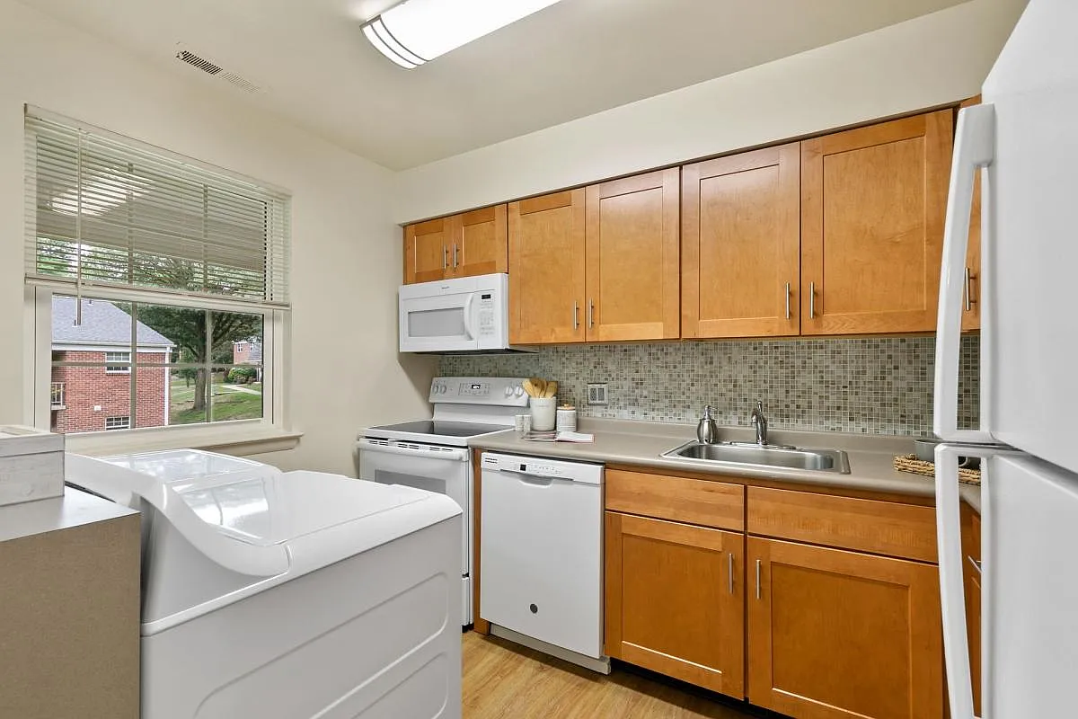 Manor House Apartments — Photo 4
