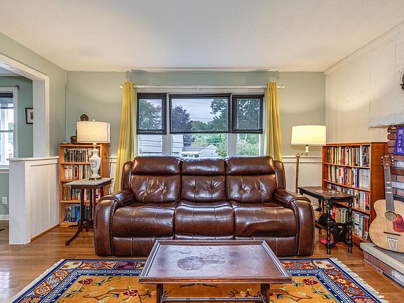 5th image of 169 Exchange Avenue