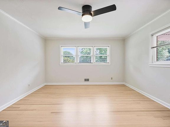 4th image of 1397 Woodbine St