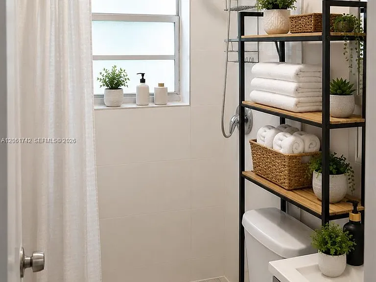 1661 SW 13th St #3 — Photo 11