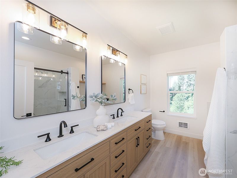 4th image of 3333 NASSAU ST #B