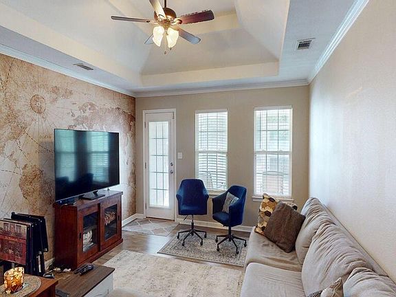 4th image of 310 Grove Pointe Dr