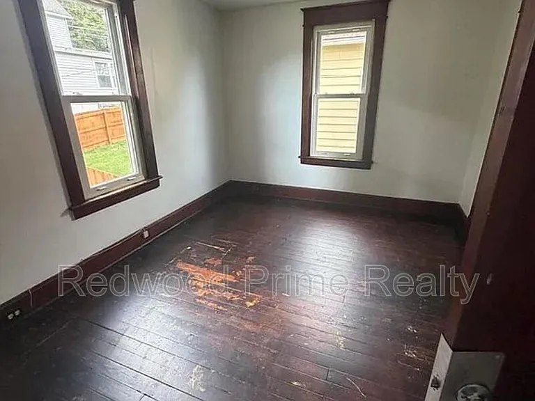 724 Russell Ave — Photo 5