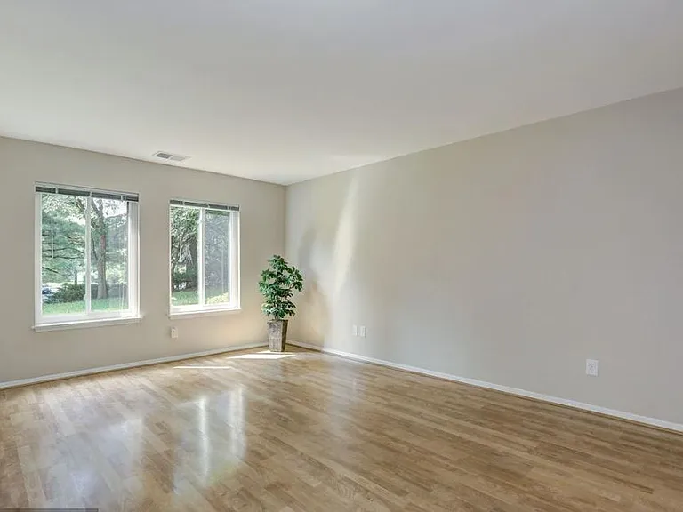 11305 Commonwealth Dr #T3 — Photo 7