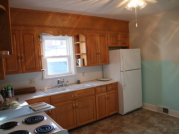 5th image of 10911 Lincoln Ave