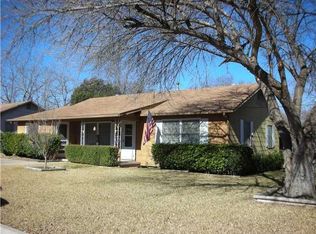 702 Wilson St, Taylor, TX 76574