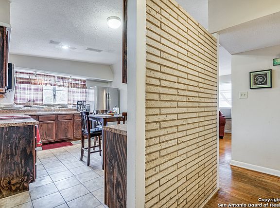 4th image of 127 Locknere Ln
