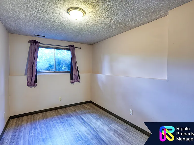 7712 Bowness Rd NW — Photo 8