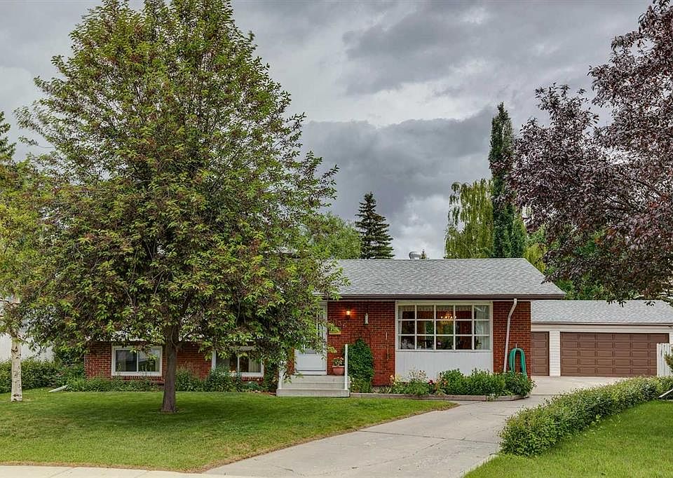 1st image of 5036 S Vallance Cres NW