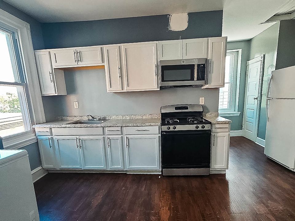 1st image of 923 Belmont Ave