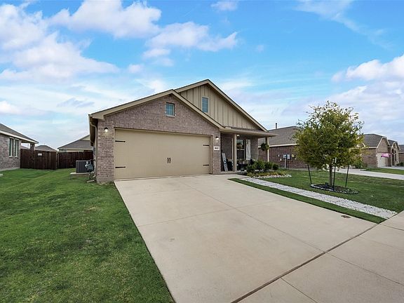 3rd image of 1602 Stonefield Dr