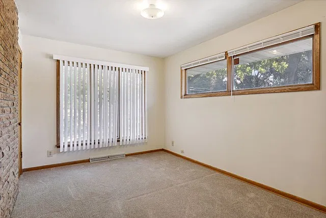 2 bed, 1000 sqft, $1,350 — Photo 3