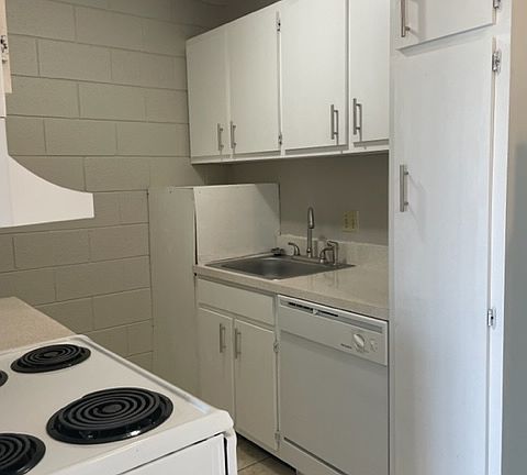 3rd image of 1852A Golf View Ave #5