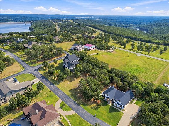 4th image of Lakeview Dr