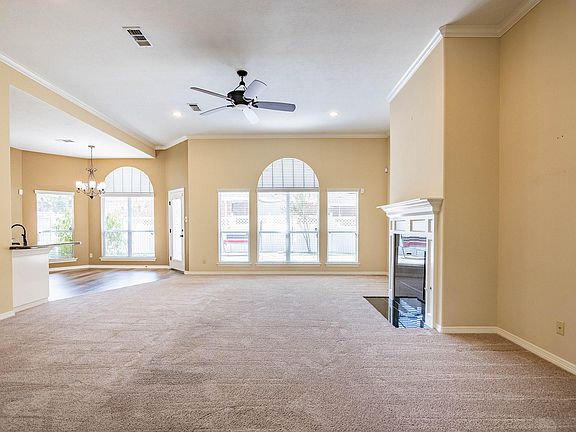 5th image of 104 Peach Tree St