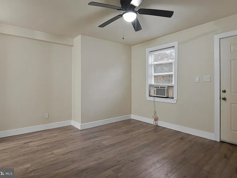 3427 B St SE #1 — Photo 8