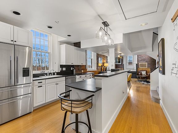 4th image of 348 Maplewood Avenue #4