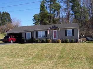 101 Sunset Dr, Galax, VA 24333