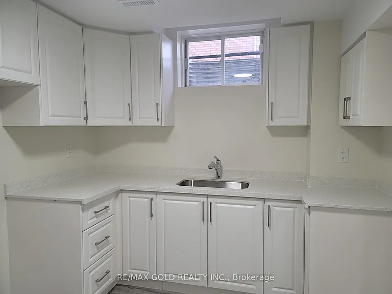 4 Devonsleigh Dr — Photo 11
