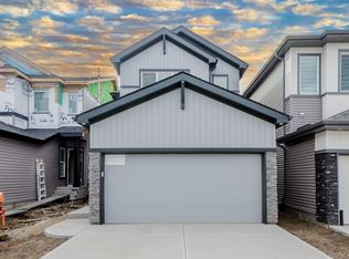 6215 29th Ave NW, Edmonton, AB T6K 1N3
