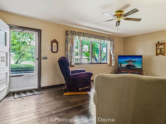 3rd image of 6070 Darline Dr