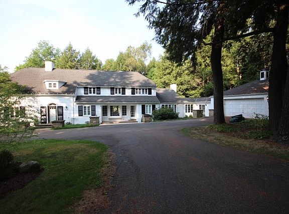3rd image of 1979 Southwestern Dr