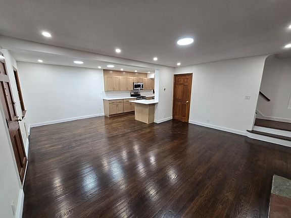 2nd image of 818 Maple Ave #1