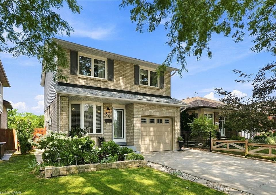 1st image of 30 Twinoaks Cres