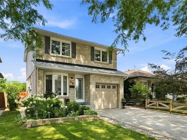 30 Twinoaks Cres, Stoney Creek, ON L8J 2E7
