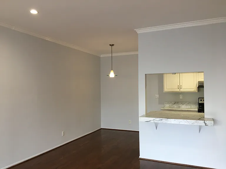 612 S Barrington Ave — Photo 13