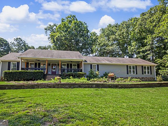 3rd image of 121 Peacock Rd