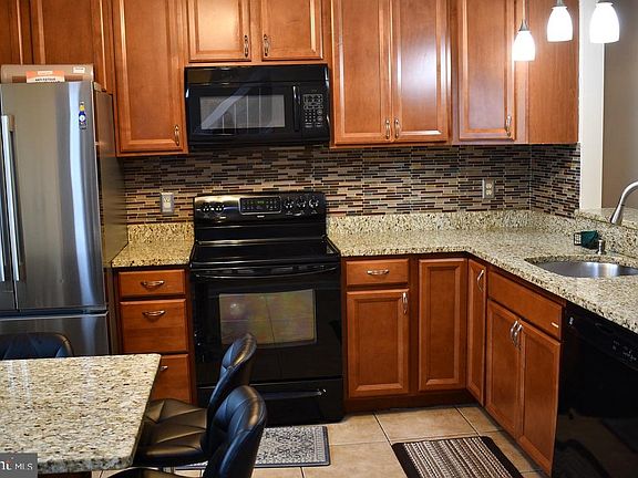 4th image of 8650 Venoy Ct