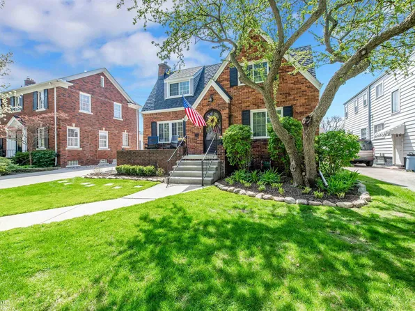 947 Lincoln Rd, Grosse Pointe, MI 48230