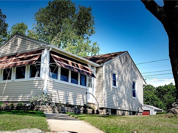2nd image of 40 Windsor Park Dr