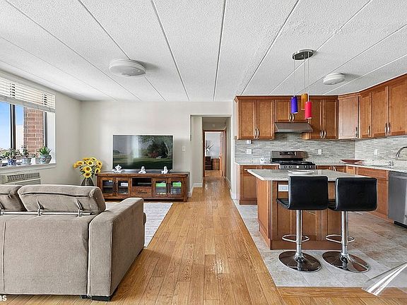 4th image of 136-24 Maple Ave #8C
