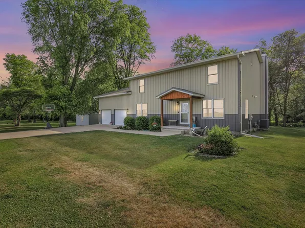 8909 N 2300 East Rd, Fairbury, IL 61739
