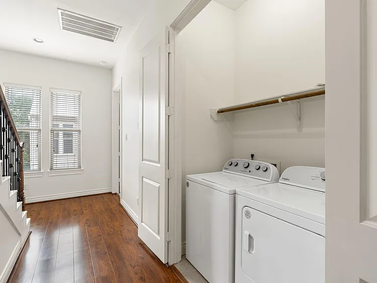 2332 Naomi St — Photo 17