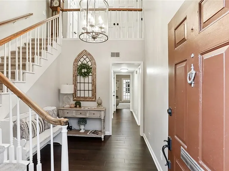 1601 Executive Park Ln — Photo 2