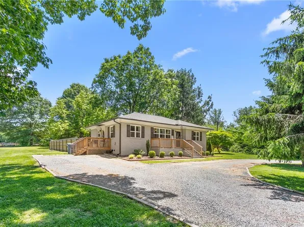 827 Loop Rd, Burlington, NC 27217