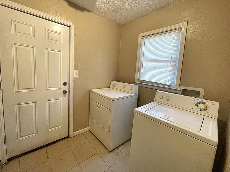3840 Myrtle Ave — Photo 5