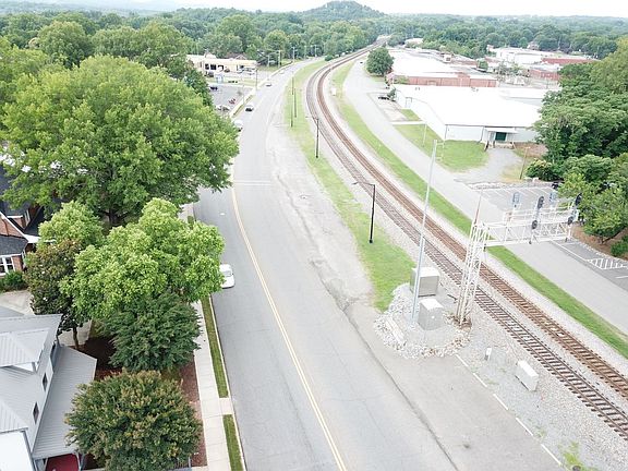 4th image of 301 S Battleground Ave