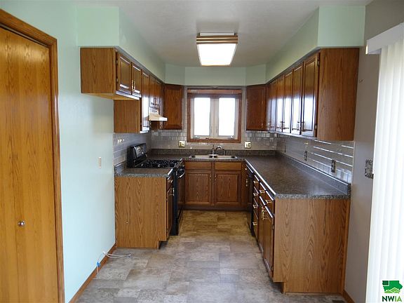 5th image of 451 Sunset Dr SW #2